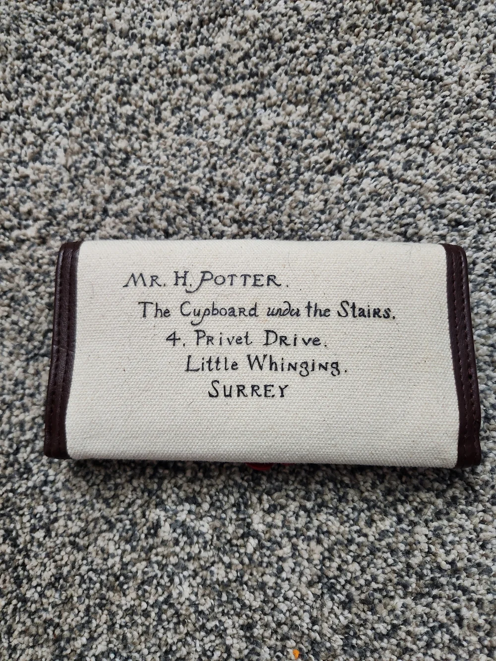 Hogwarts Letter Trifold Wallet - Picture 2 of 3